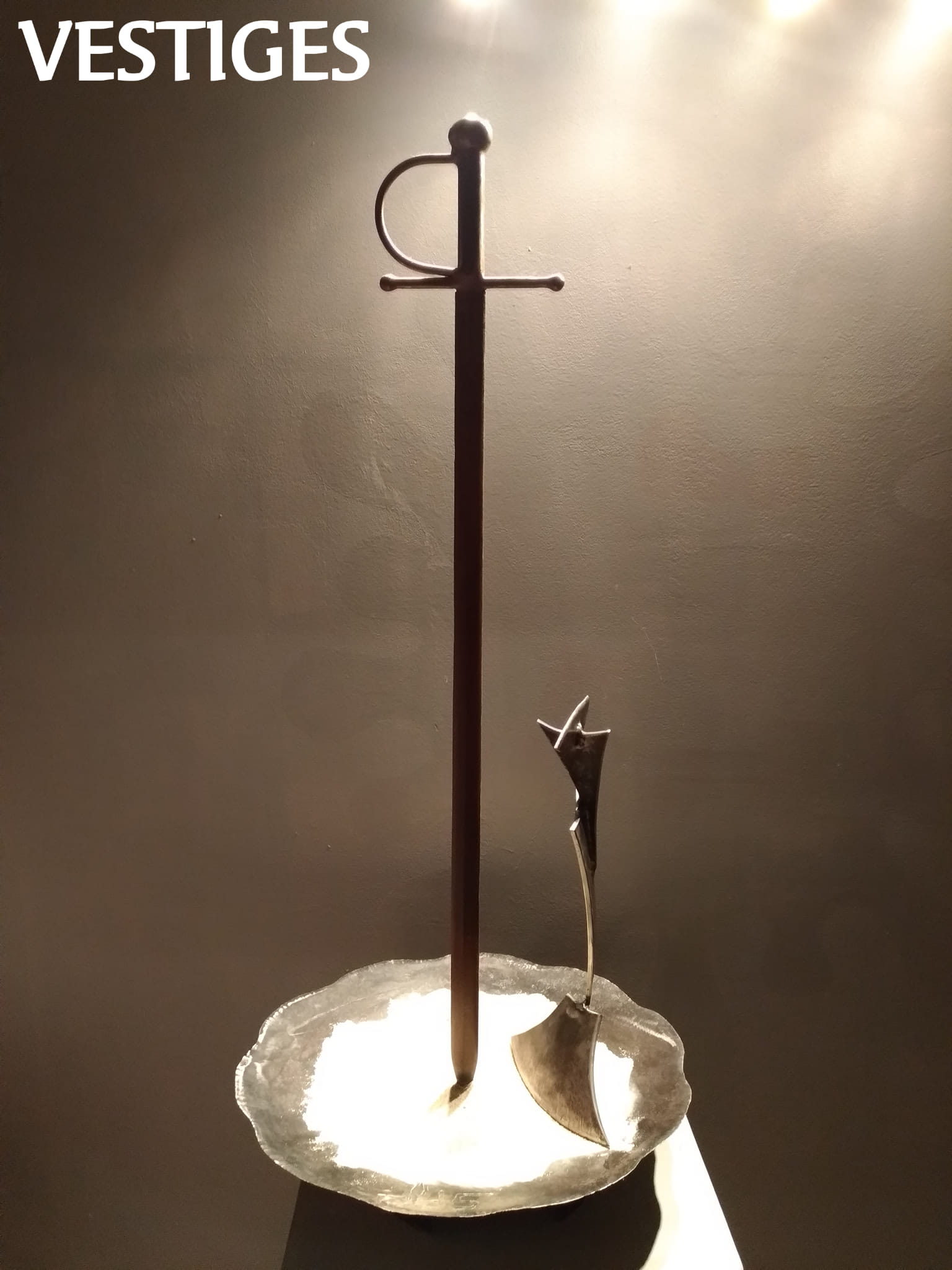 Escultura, Santiago Perez, Vestiges
